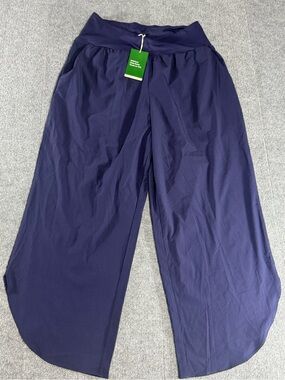 NWT Halara Breezeful High Waisted Tulip Hem Pants M Navy Resort Core Clean Girl